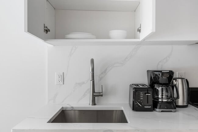 307 W 39th St unit FL2-ID2110, New York, NY 10018 - photo 6