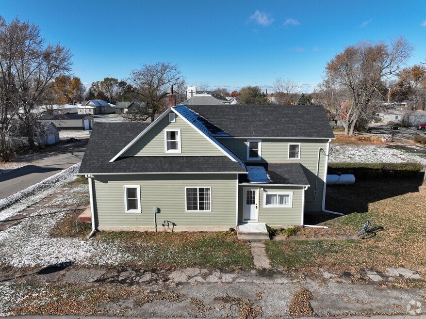 106 E Church St, Laurel, IA 50141 - photo 2