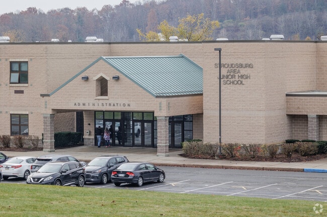 Stroudsburg Junior High school in Stroudsburg, PA has 32 classrooms totaling 180,000 sq ft.