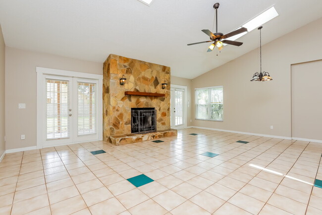 8612 Villa Nova St, Orlando, FL 32817 - photo 3