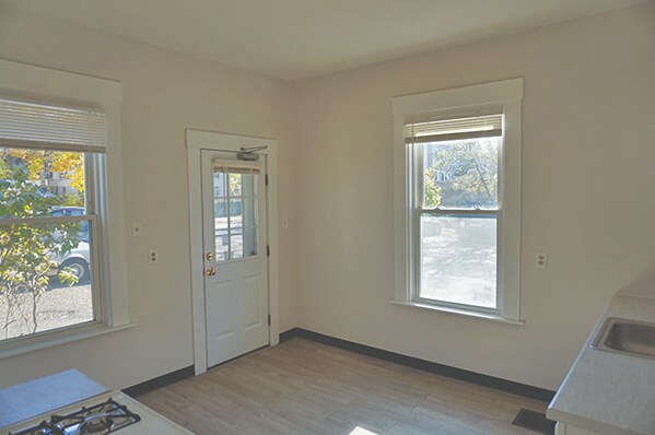 25 Maple St unit 25-1R, Waltham, MA 02453 - photo 6