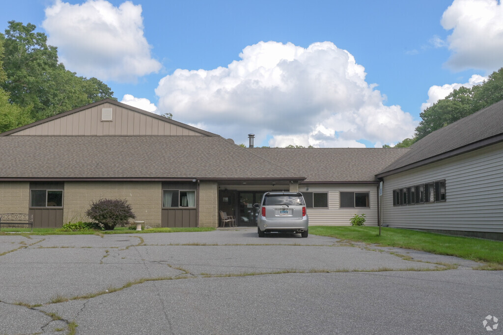 Oak Hill Christian School provides private education in the neighborhood of 
Fort Hill