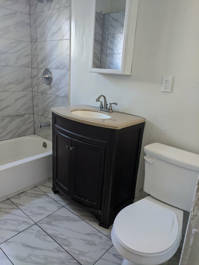 1640 E 49th St Unit 2, Los Angeles, CA 90011
