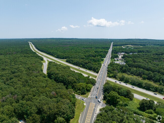 Manorville is located conveniently close to the Long Island Expressway.