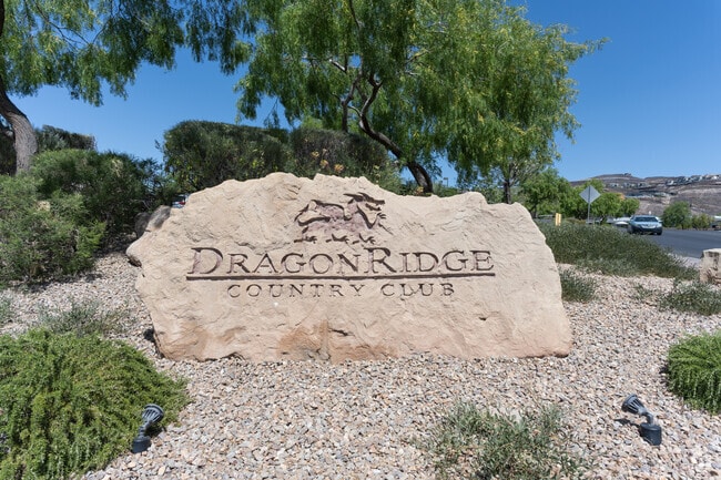 Dragon Ridge Country Club is the MacDonald Highlands community hub.