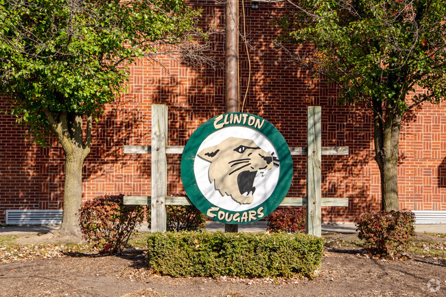 School colors are green & white and the mascot is Cougar.