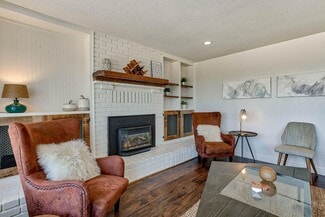 466 Woodcliff Dr Unit House, Redding, CA 96003