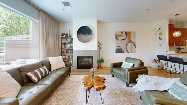 725 Riverfront Dr unit 16, Omaha, NE 68102 - photo 2