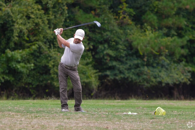 The Links at Lakewood Golf Course is a premiere course in Privateer.