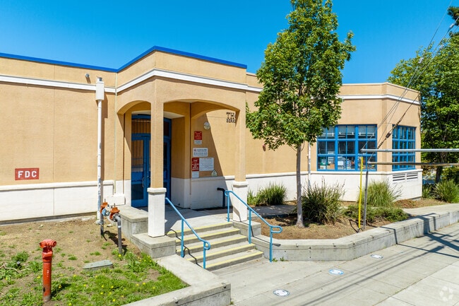 Thousand Oaks Elementary serves the elementary aged students of Northbrea.