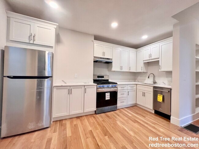 564 E 5th St unit 1, Boston, MA 02127 - photo 4