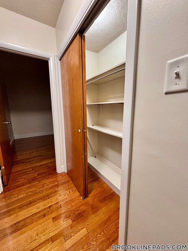 312 Tappan St unit 1, Brookline, MA 02445 - photo 3