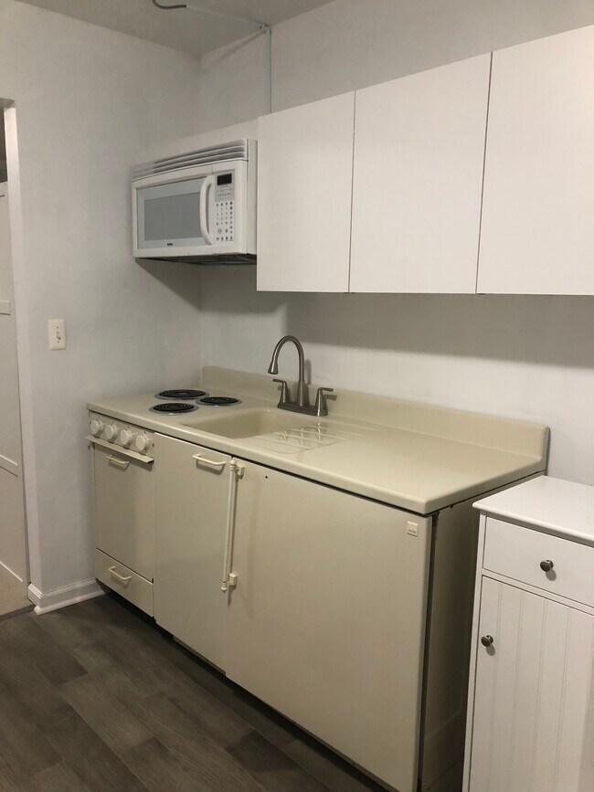 2840 Hollymead Dr unit B, Charlottesville, VA 22911 - photo 2