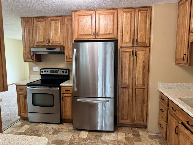 2107 Tanglefoot Ln, Bettendorf, IA 52722 - photo 6