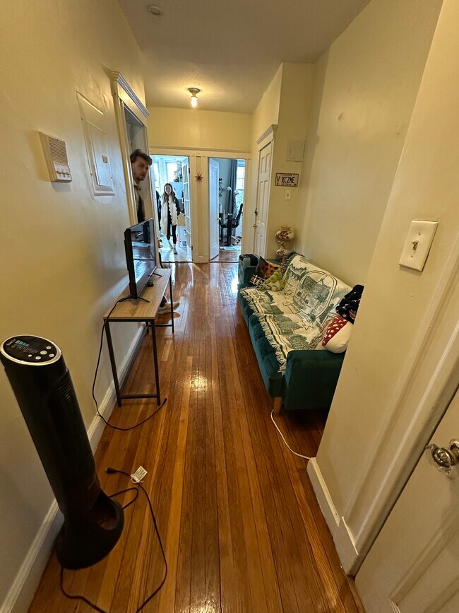 736 Washington St unit 2, Brookline, MA 02446 - photo 4