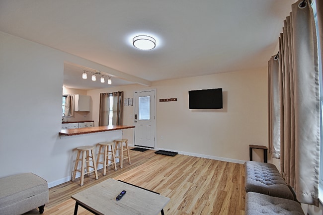 216 Glen Ave, Berlin, NH 03570 - photo 4