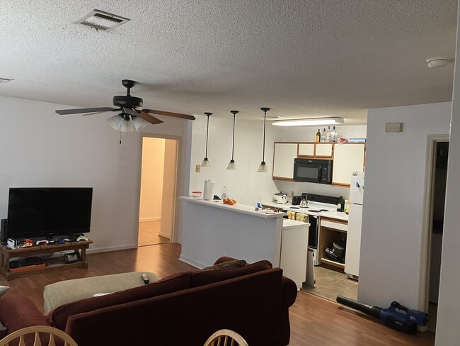 Kitchen/Den