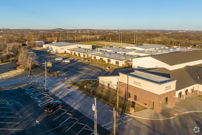 Mounds Elementary is located in OK.