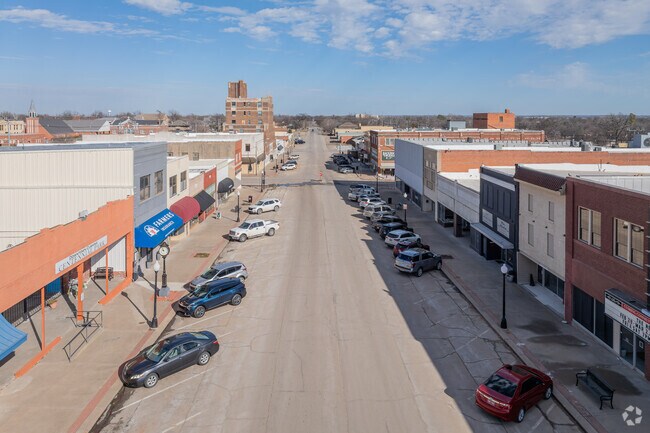 Dining and shopping in Cushing are primarily found downtown.