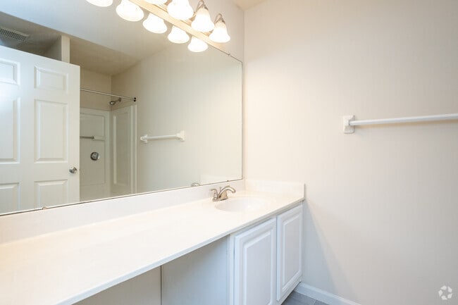 2BR, 2BA - 950 SF - The Gem