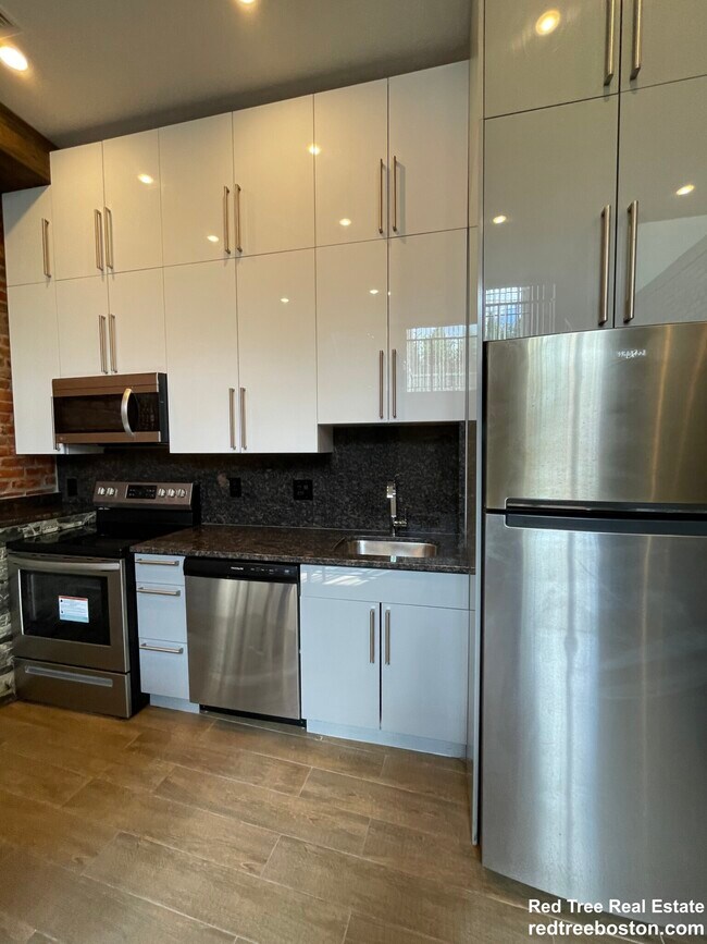 1030 Commonwealth Ave, Boston, MA 02215 - photo 5