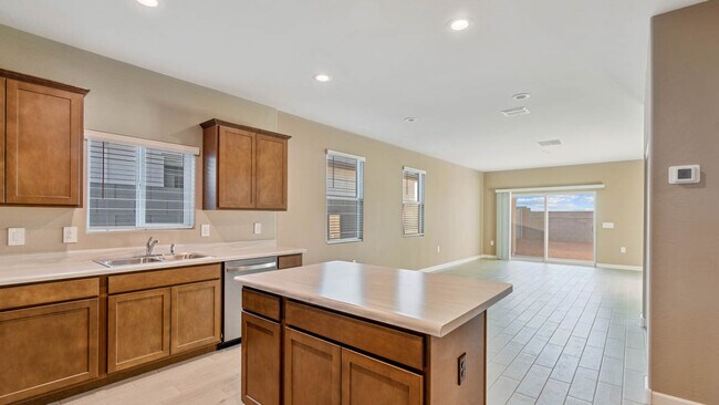 24046 W Yavapai St unit 36201976, Buckeye, AZ 85326 - photo 7