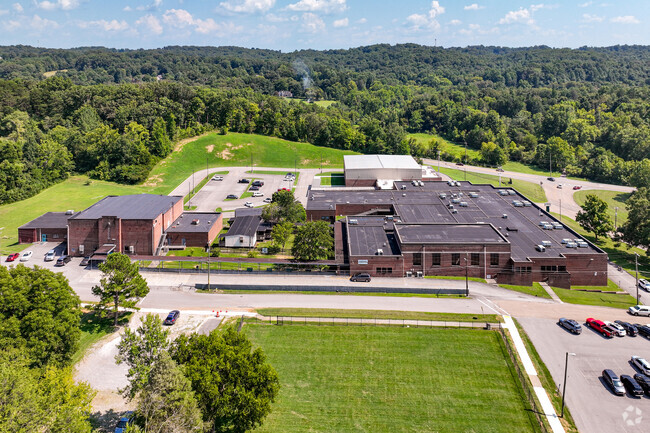 Carter Middle School has a student teacher ratio of 16:1.
