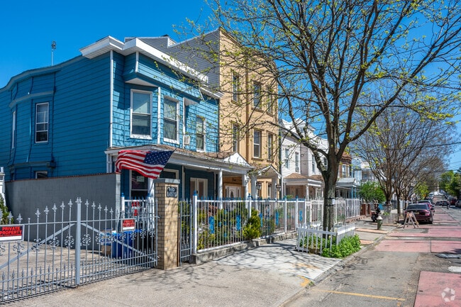 Van Nest provides a good range of styles and sizes when it comes to homes.