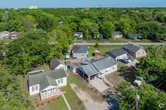 Waylyn is a lovely neighborhood with charming home styles.