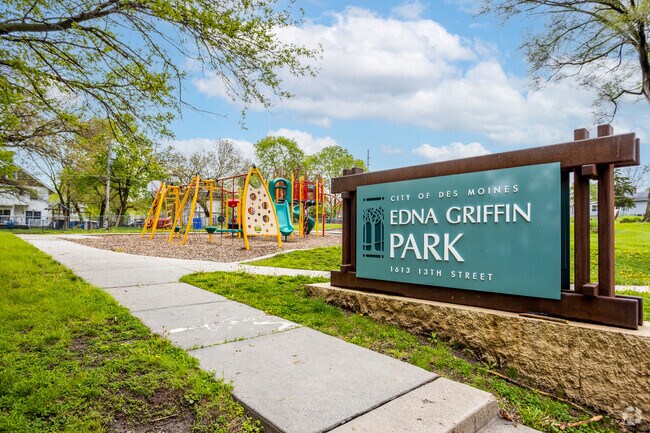 Edna Griffin Park is a smaller  neighborhood park in the northern spur of King Irving.