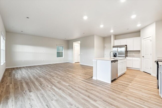 9453 Danube St, Commerce City, CO 80022 - photo 5