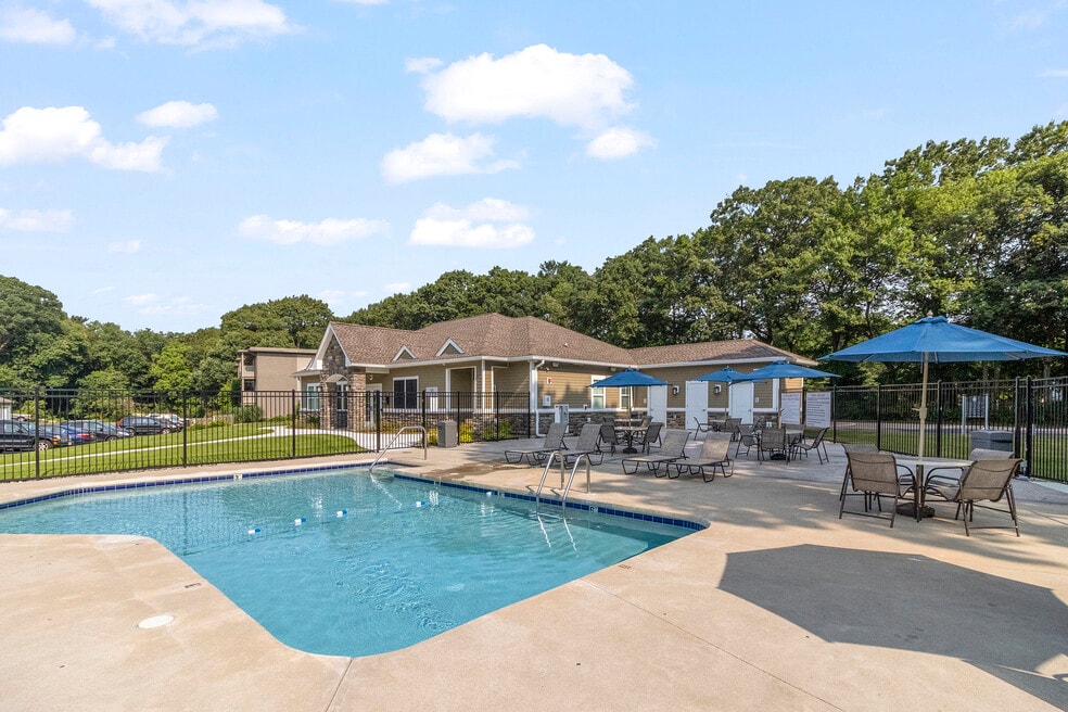 Shady Oaks, West Warwick, RI 02893 - photo 1