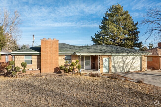 Maplewood's convenient location provides easy access to many amenities in Greeley.