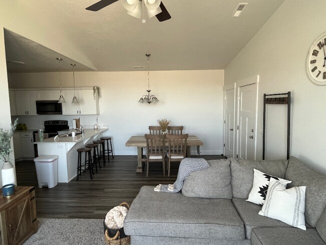 927 W Coral Charm Way unit M301, Saratoga Springs, UT 84043 - photo 7