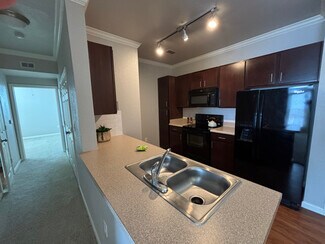 1811 Medical Pkwy Unit b4, San Marcos, TX 78666