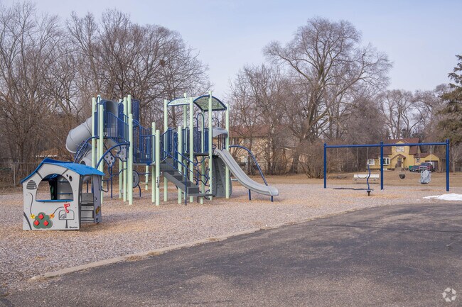 Bellvue Park has a playground with many features.