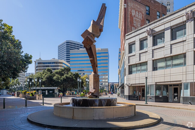 A unique sculpture sits at the center of this fountain in San Pablo Gateway.