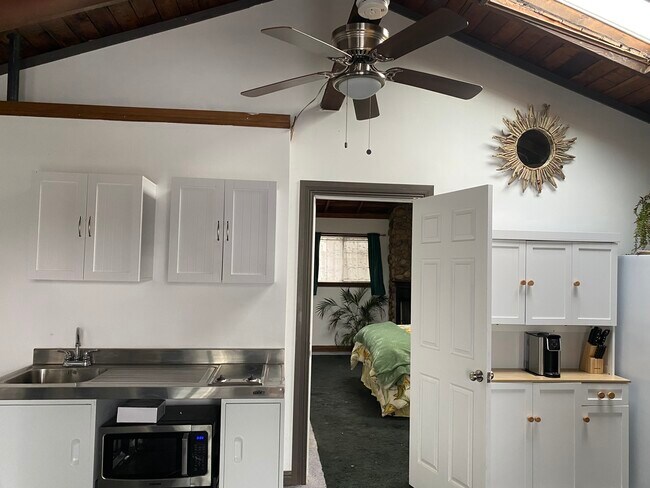 3652 Promontory St unit cottage, San Diego, CA 92109 - photo 5