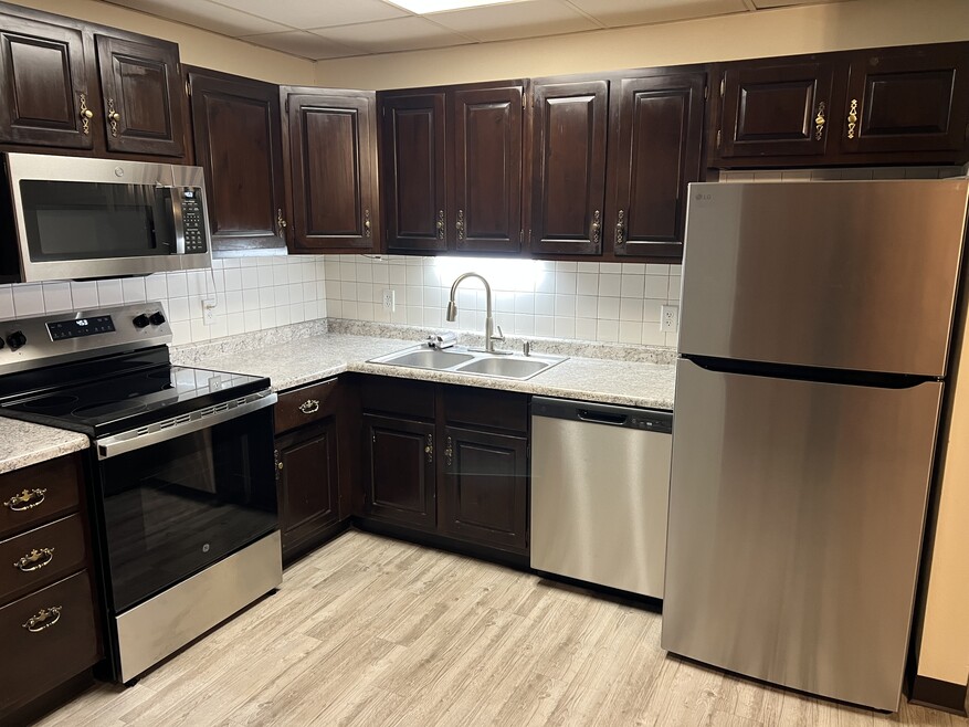 2526 Rebecca Ct W unit 4, Quincy, IL 62305 - photo 1