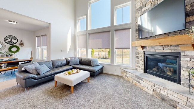 8365 N Nathan Ct, McCordsville, IN 46055 - photo 3