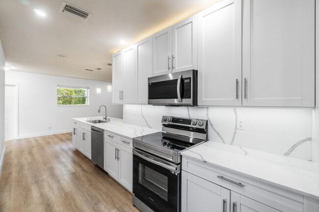 434 SW 9th St, Boca Raton, FL 33432 - photo 4