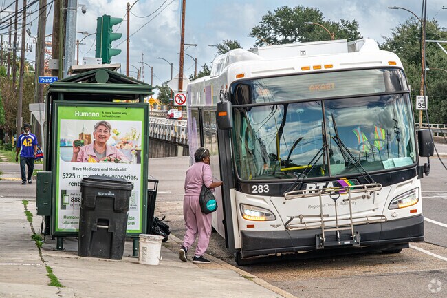 Public transportation can be found throughout Saint Claude.