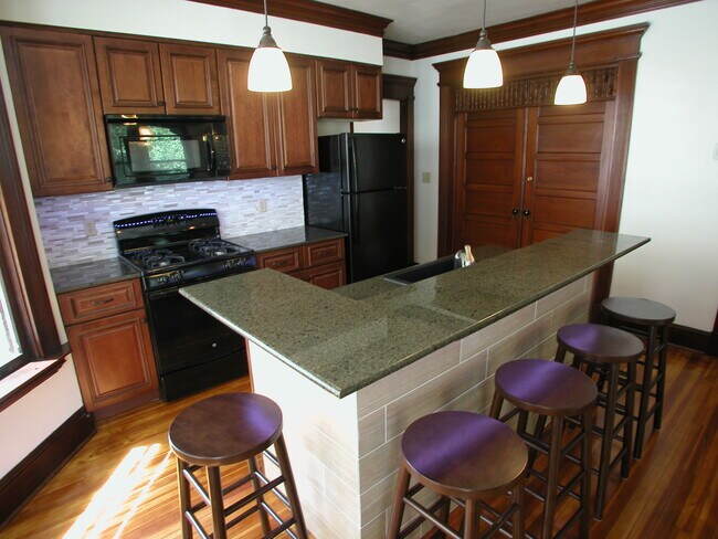 454 Hamilton St unit 8-9 BR House, Albany, NY 12203 - photo 3