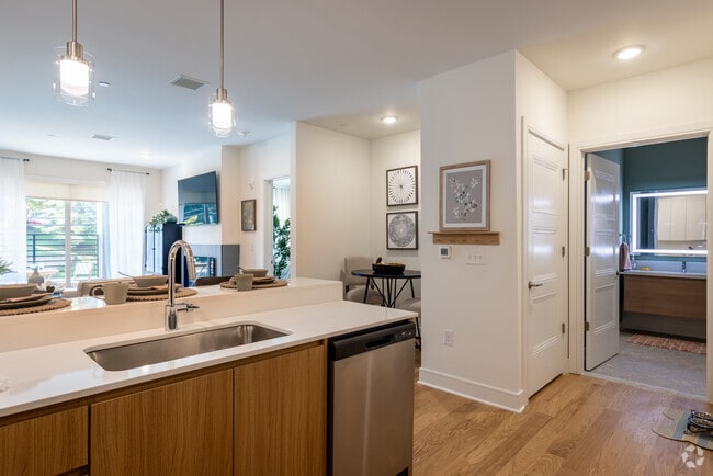 1BR, 1BA - 931SF