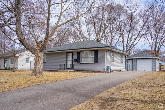 Most ranch style homes in the Becker neighborhood have detached garages.