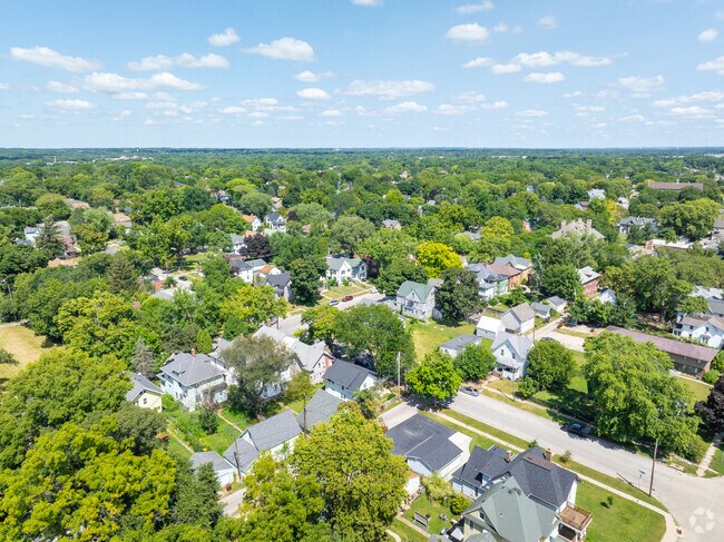 Signal Hill is a quiet suburban neighborhood just a short drive from downtown Rockford.