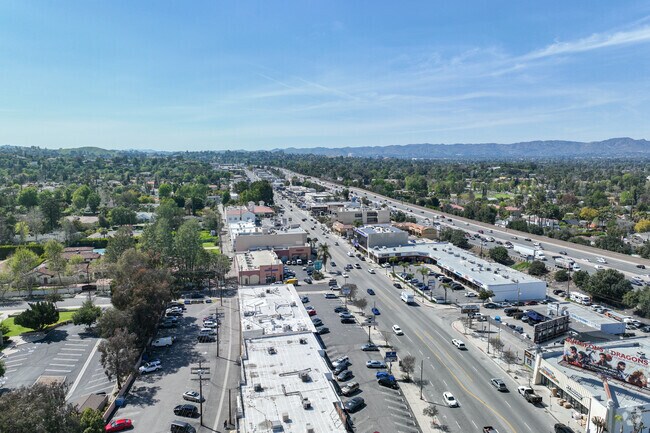 Overview of the surrounding proximity of Tarzana to the 101 Freeway and the San Fernando Valley.