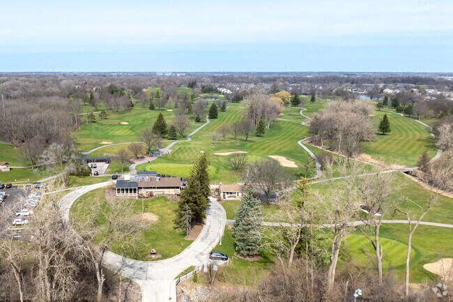 The Palatine Hills Golf Course and Clubhouse sits northwest of the community.