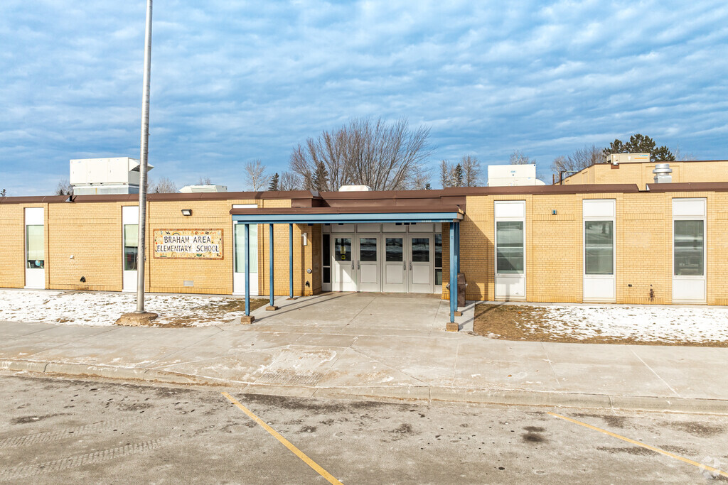 With a student-teacher ratio of 15:1, Braham Elementary prioritizes personalized learning.