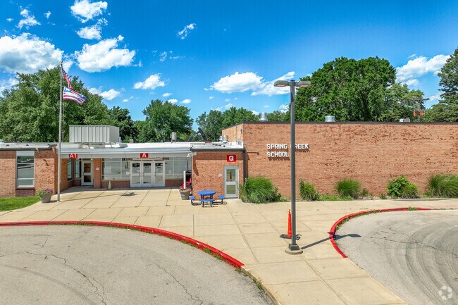 Spring Creek Elementary, of Rockford School District No. 205, scores a C-plus with Niche.